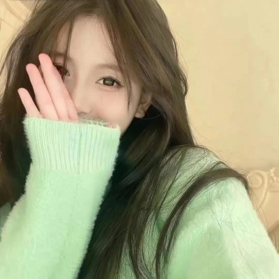 随盲柳入眠的女人